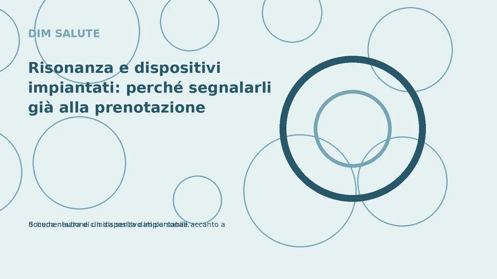 Scheda neutra di un dispositivo impiantabile accanto a documentazione clinica senza dati personali.