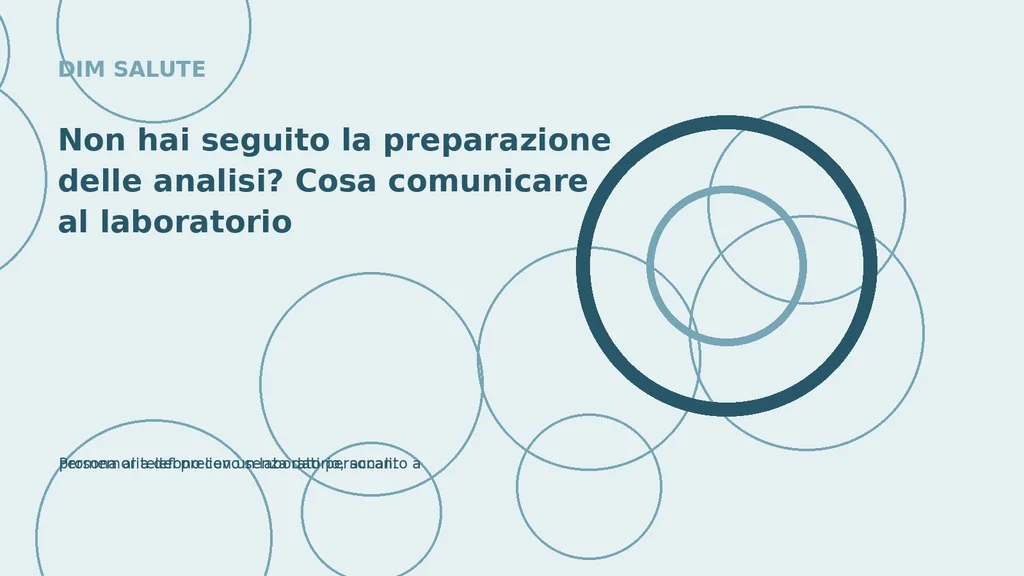 Persona al telefono con un laboratorio, accanto a promemoria del prelievo senza dati personali.
